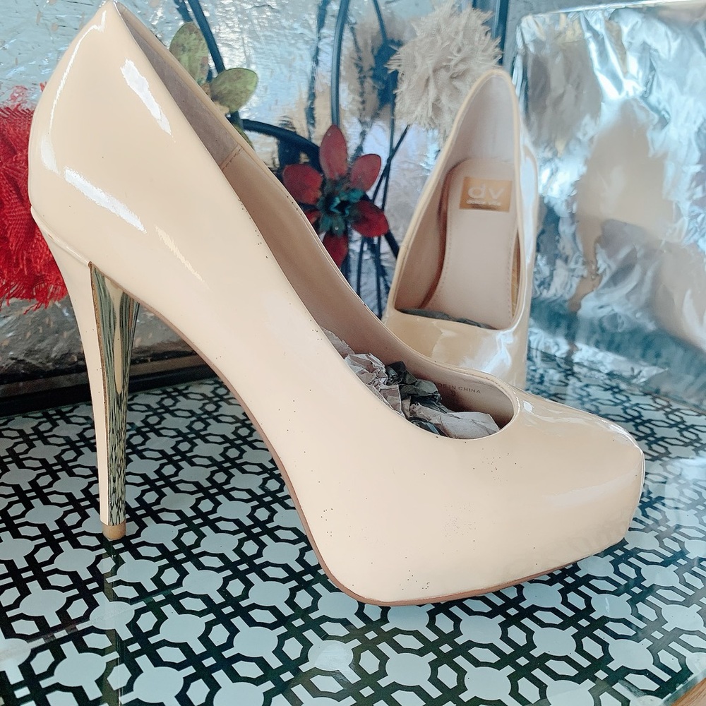 high-heeled shoes